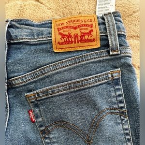 Levi’s Wedgie Straight Jeans. Never been worn.